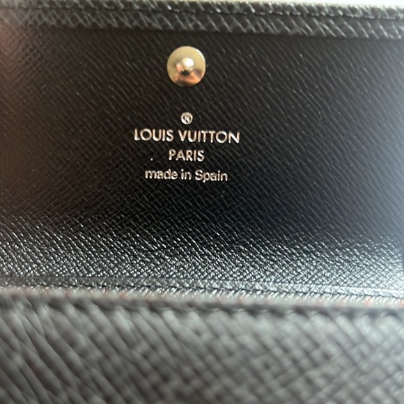 Authentic LV black taiga leather multicles 6 rings keyholder - Picture 5 of 5